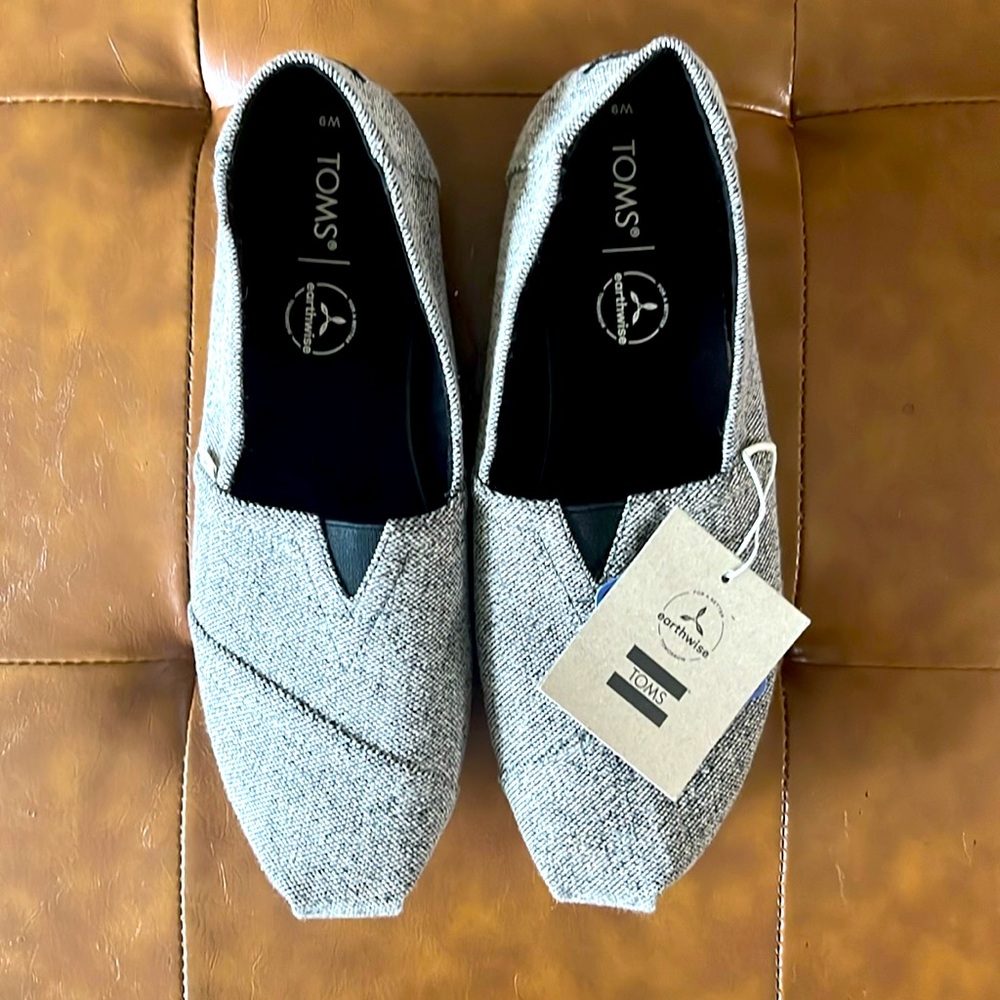 TOMS New With Tags. Women’s size 9.
